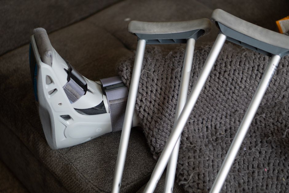 Knee rehabilitation and physical therapy after ACL reconstruction