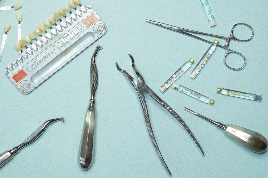 Dentist consulting patient about conservative dentistry tooth restoration in a modern Korean dental clinic