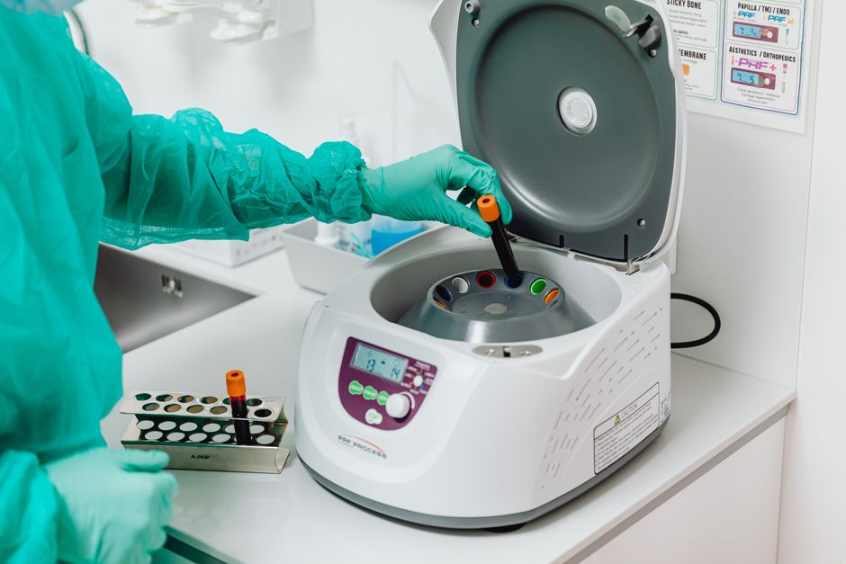 Egg retrieval and cryopreservation in a fertility laboratory