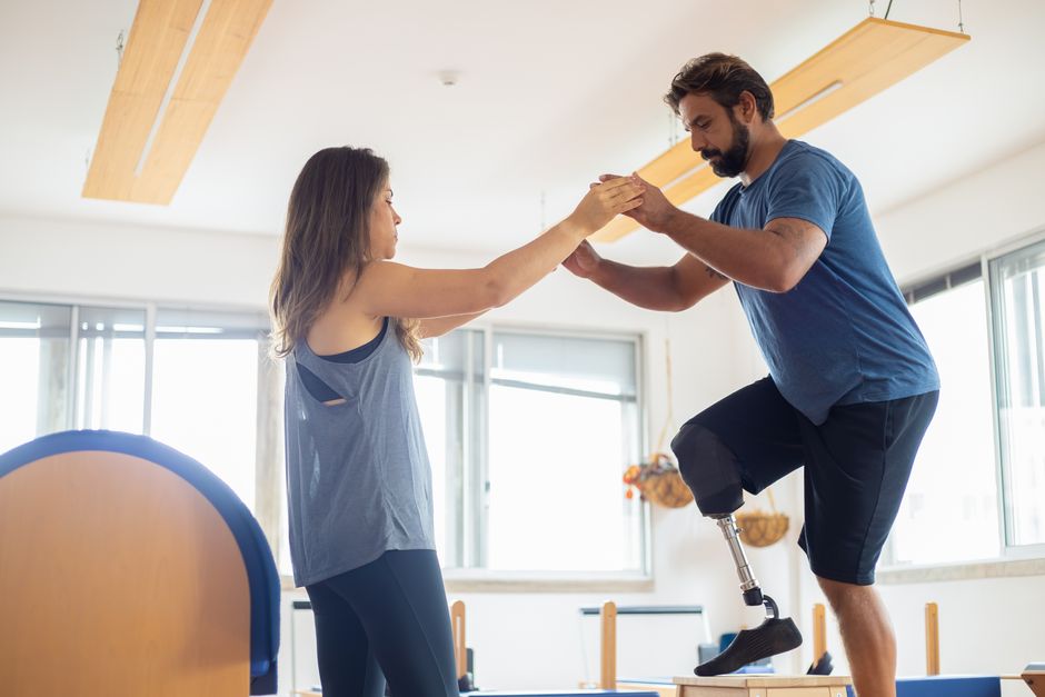 Hip rehabilitation physical therapy after hip replacement