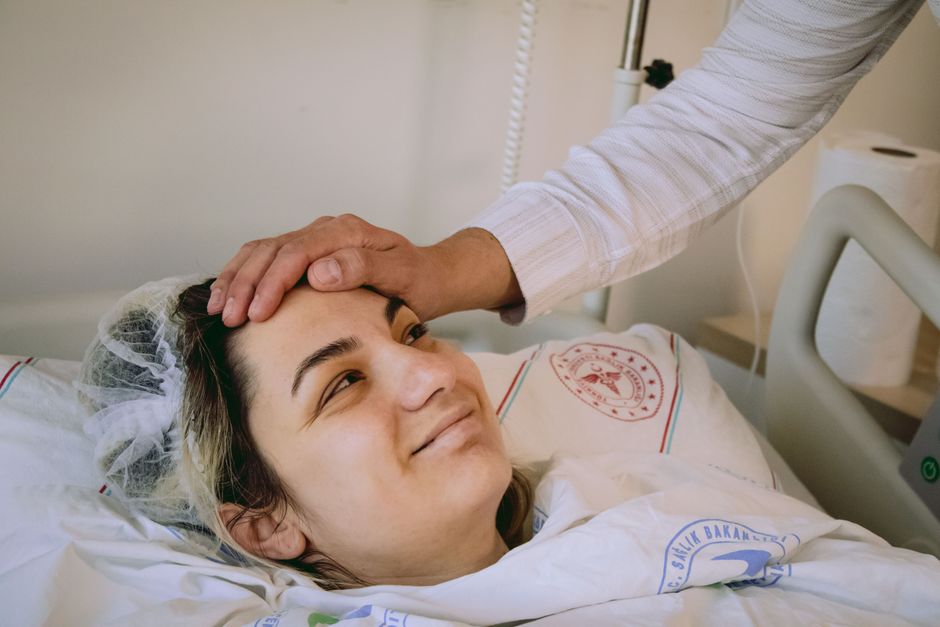 Patient resting comfortably after IVM egg retrieval procedure Korea