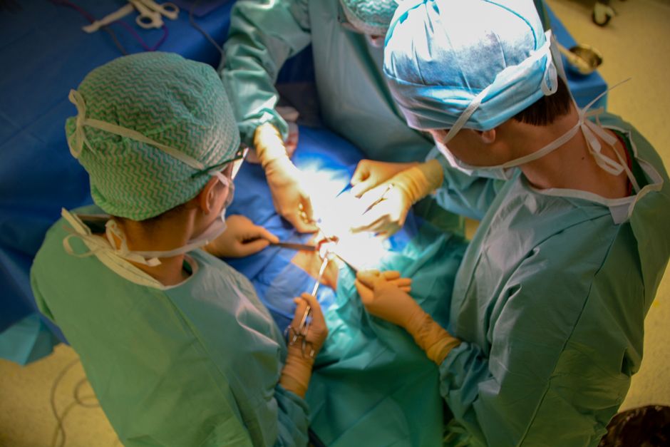 Living-donor kidney transplant surgery in a Korean hospital