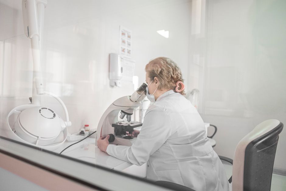 Embryo biopsy trophectoderm cells extracted for PGT screening