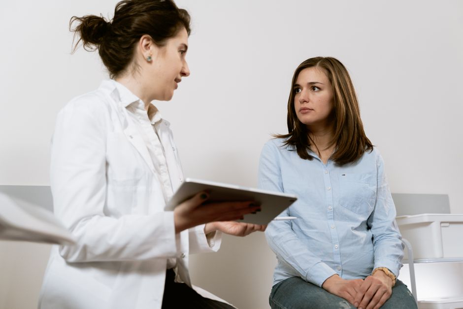Female patient consulting with a gynecologist at a modern Seoul clinic before robotic reproductive surgery