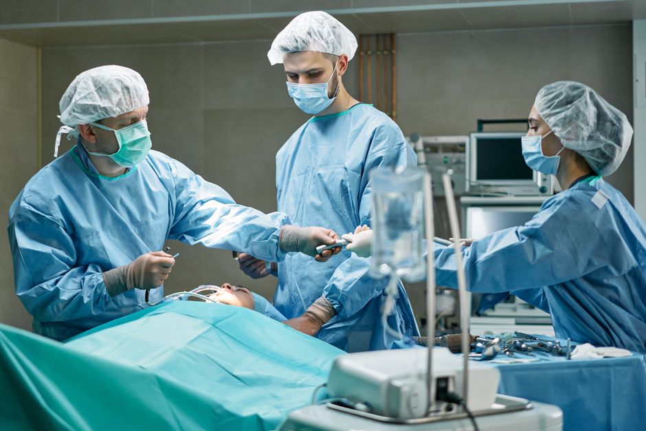 Surgical team performing a thyroidectomy procedure in a Korean hospital operating room