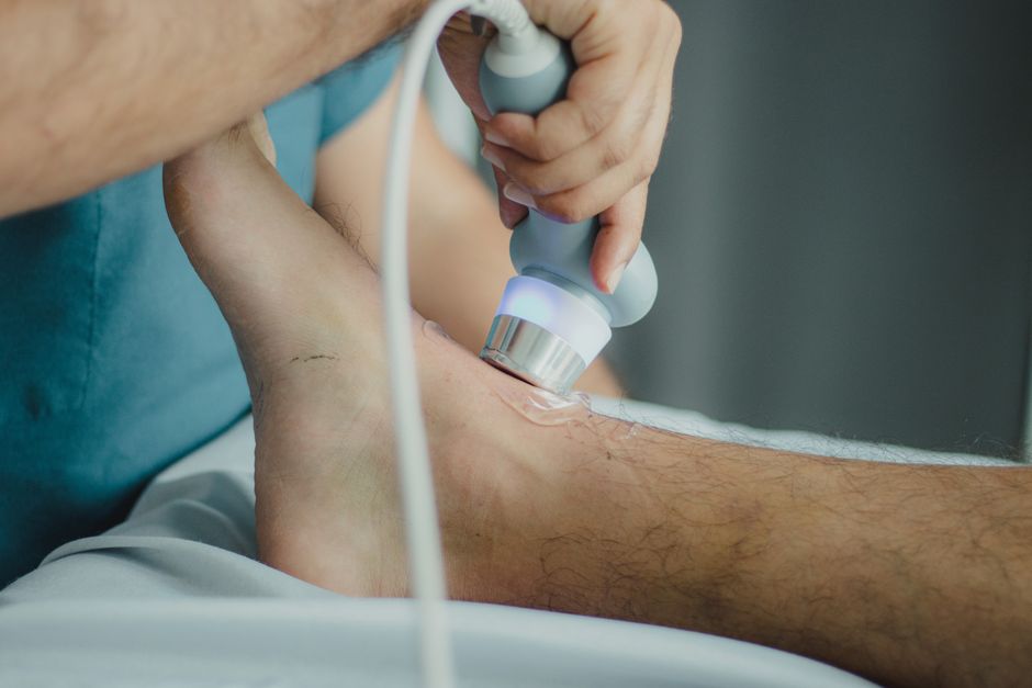 Ultrasound-guided minimally invasive varicose vein procedure (EVLA/RFA) in Korea
