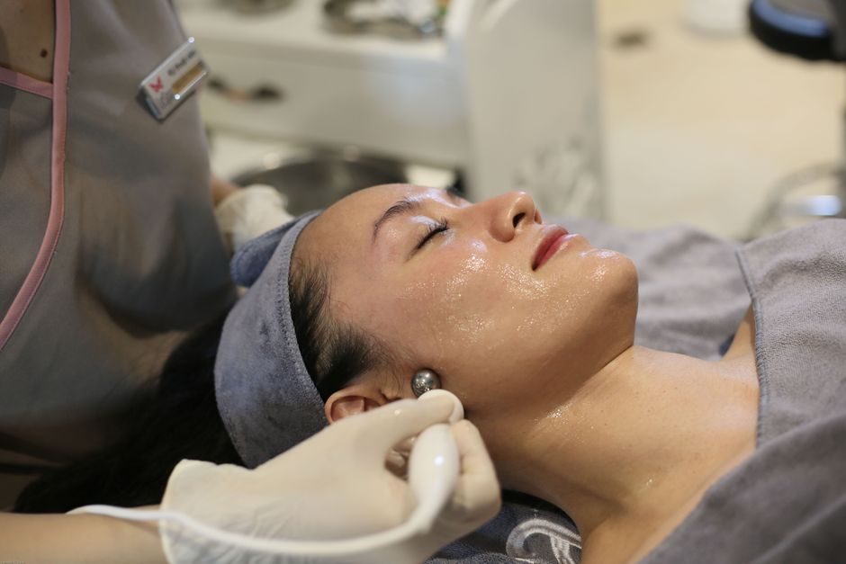 Skin Whitening Treatment procedure - Patient consultation at KAHF-accredited hospital in Seoul, South Korea