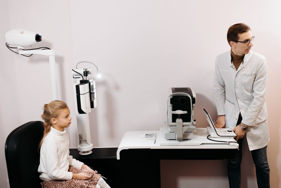 SMILE Eye Surgery procedure - Patient consultation at KAHF-accredited hospital in Seoul, South Korea